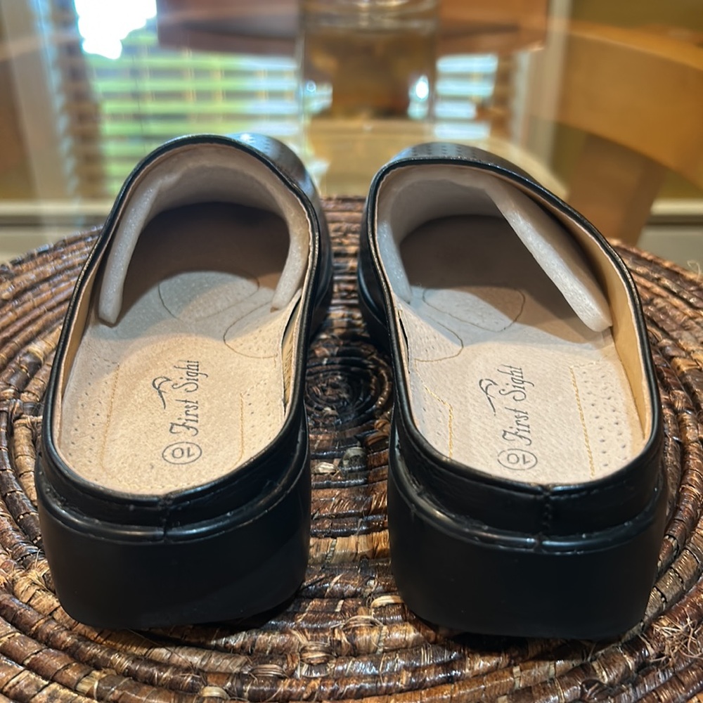 First Sight black slides, size 10. - Picture 6 of 8